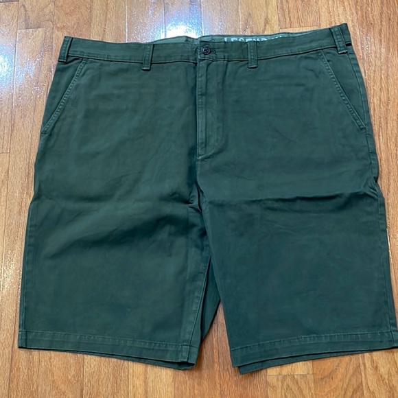 A NWOT Eddie Bauer Green Men’s Tag size T 44 100% cotton - Picture 1 of 13